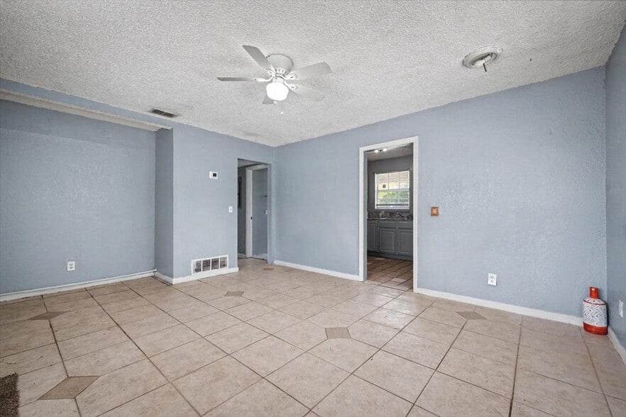 Building Photo - 9504 Waynesboro Ave