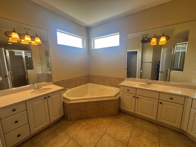 Building Photo - Beautiful home in Health Brook Hills