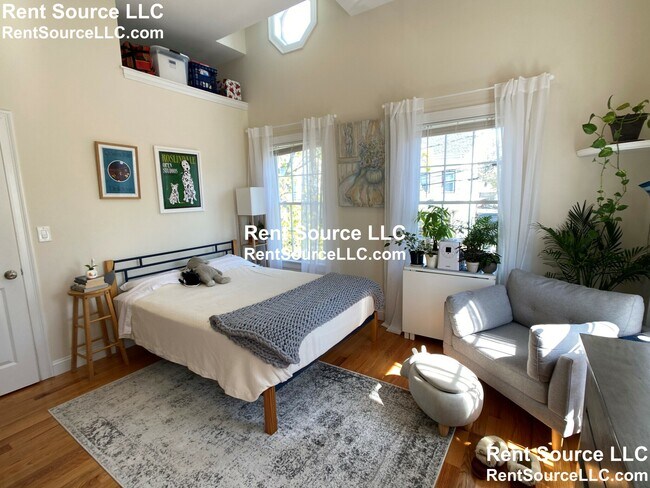 Building Photo - 14 Flint St