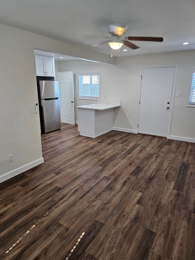 Building Photo - 3136 Casitas Ave
