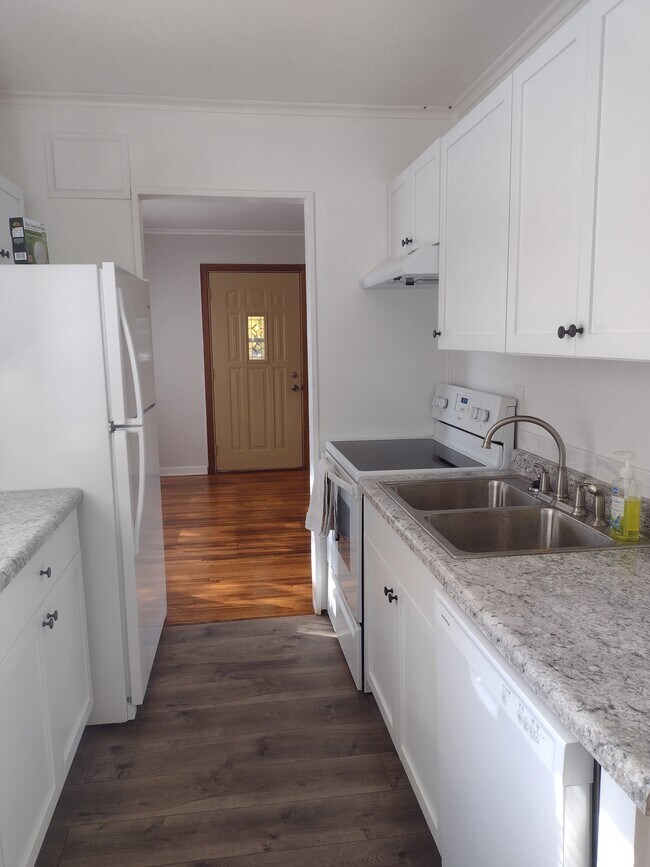 Building Photo - 4825 Ridge Rd