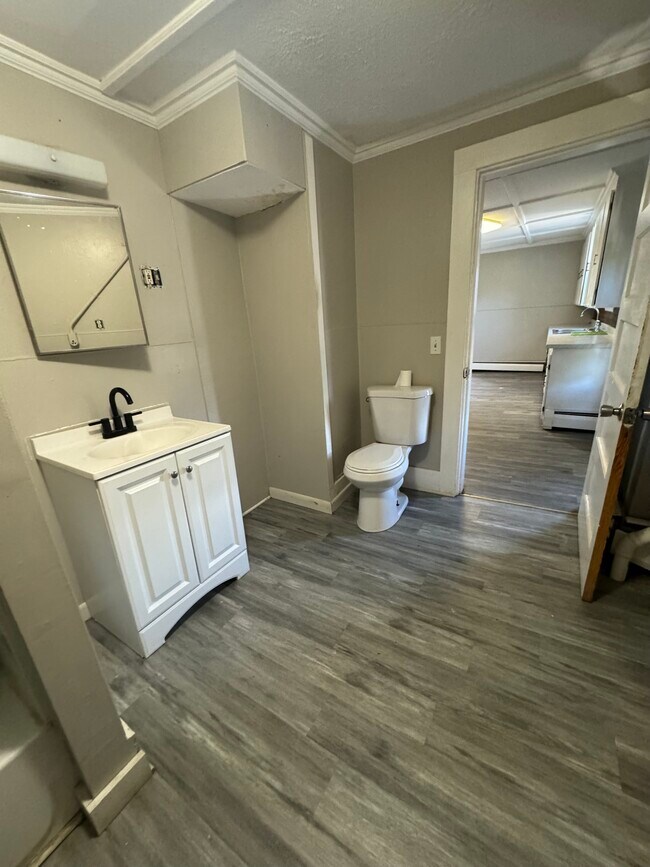 Building Photo - 20 Bellevue St