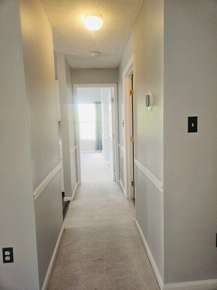 Building Photo - 5650 Wade Ct