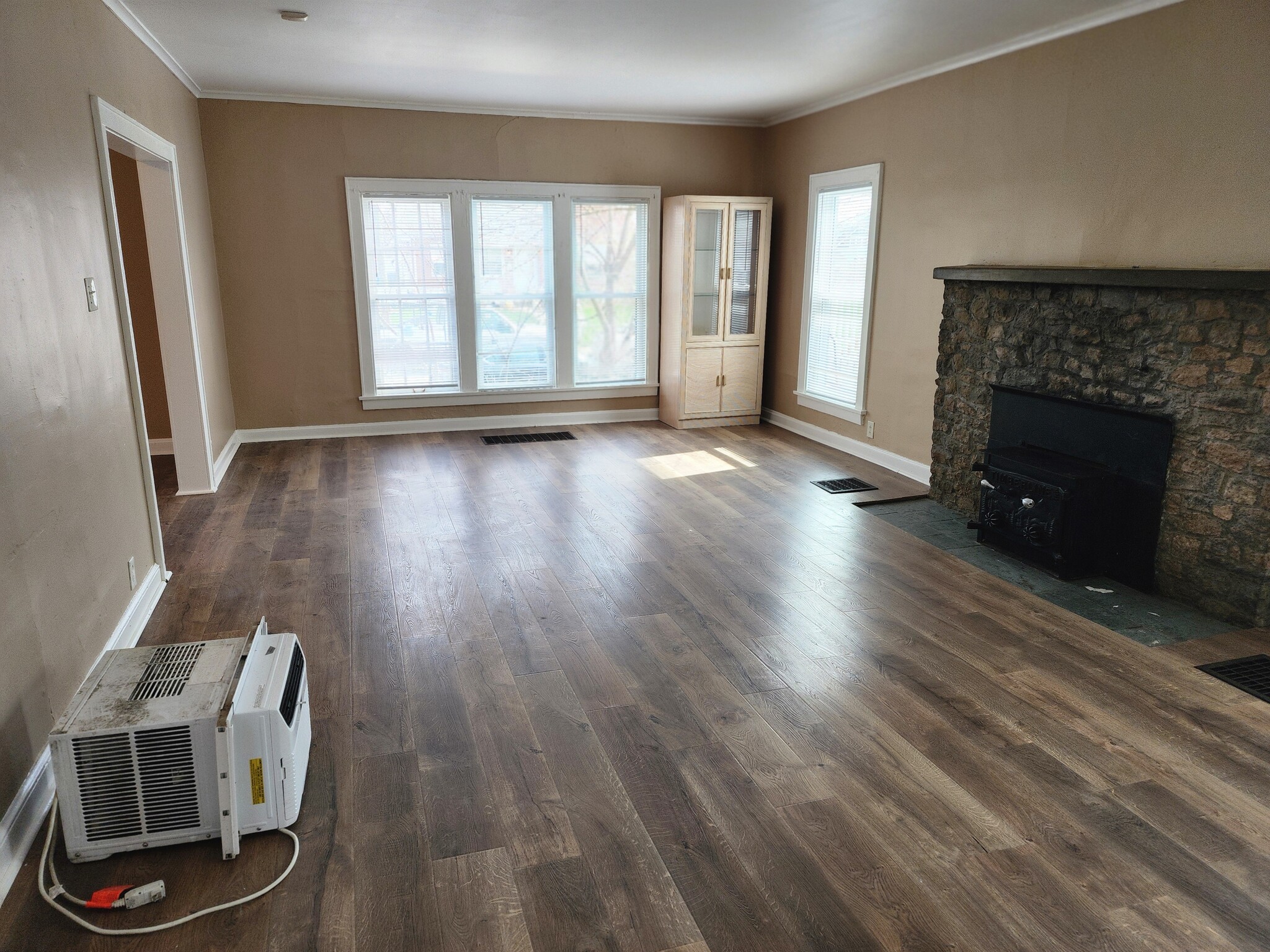 Building Photo - 281 S Powell Ave