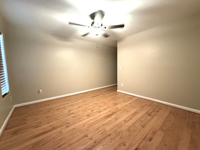 Building Photo - 3 Bedroom Townhome located walking distance to Downtown Woodstock!