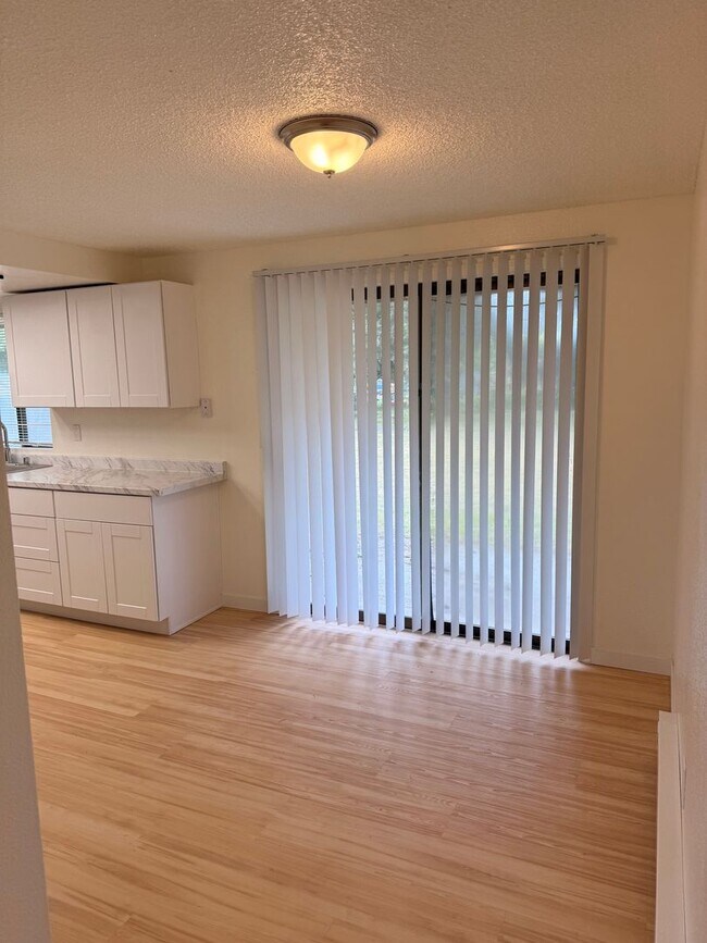 Building Photo - 3 bedroom 2 Bath All New and Upgraded Easy Access to Shops & Frwy $2900 a Month.