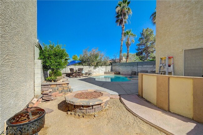 Building Photo - 2064 Waverly Cir