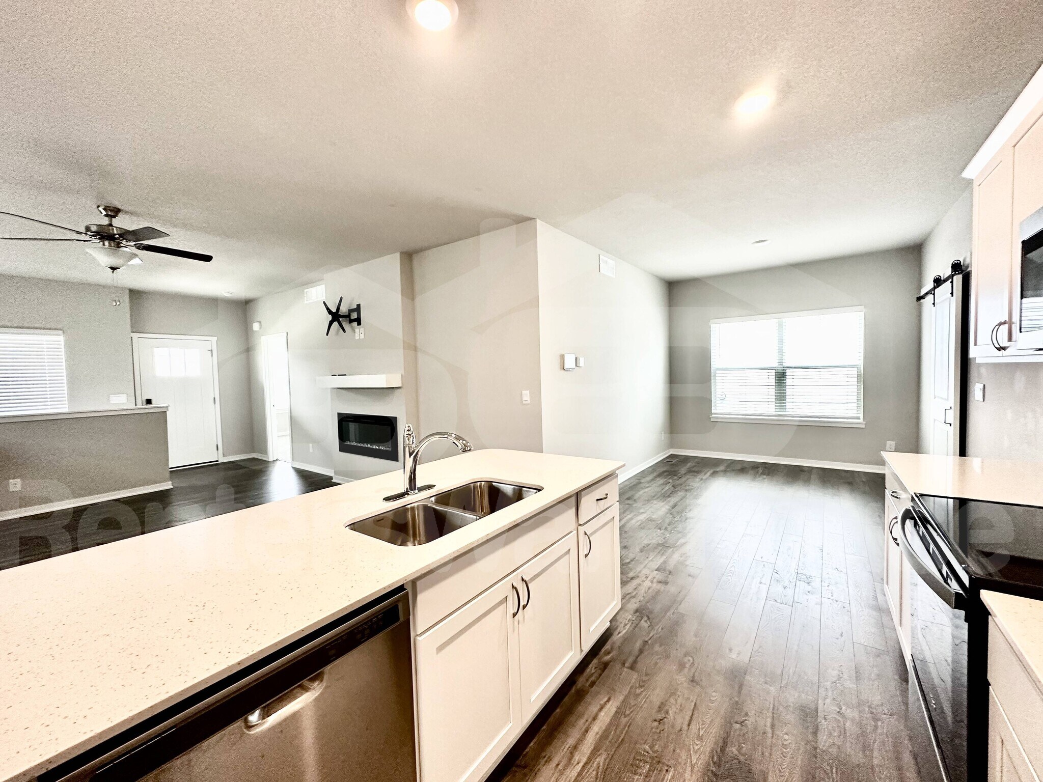 Building Photo - 2310 SW Plaza Pkwy