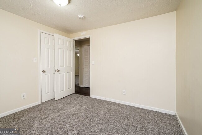 Building Photo - 3075 Flowers Dr