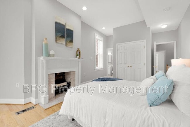 Building Photo - 1819 1st St NW