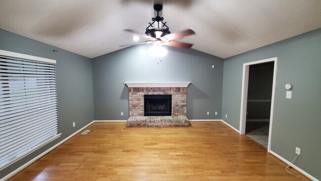 Building Photo - 1 Pine Way Ct