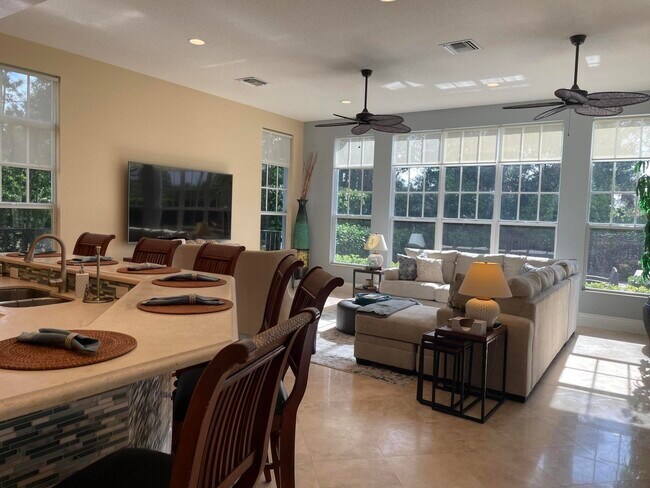 Building Photo - 124 Tulip Tree Ct