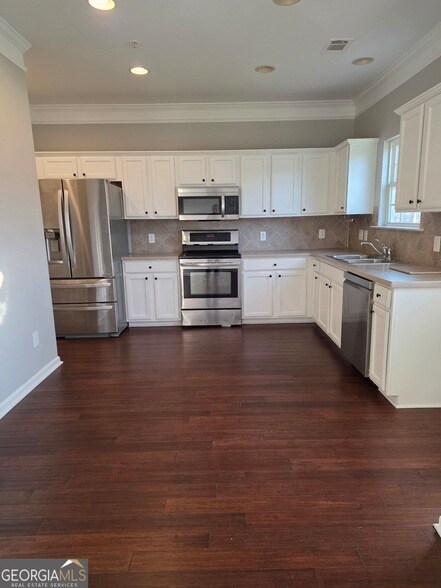 Building Photo - 2432 Black Forest Dr