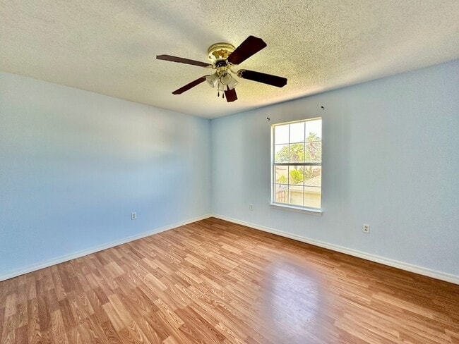 Building Photo - 1828 Whispering Oaks Ln