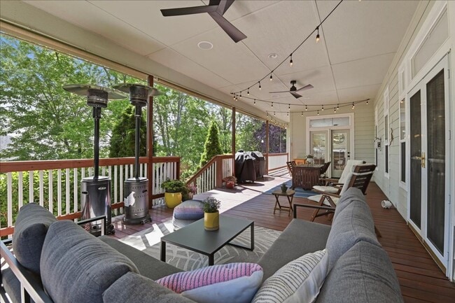 Building Photo - Luxury Living in Southeast Boise, 3-Car Garage, Hot Tub & Flexible Bonus Loft & Private/Secure Wo...