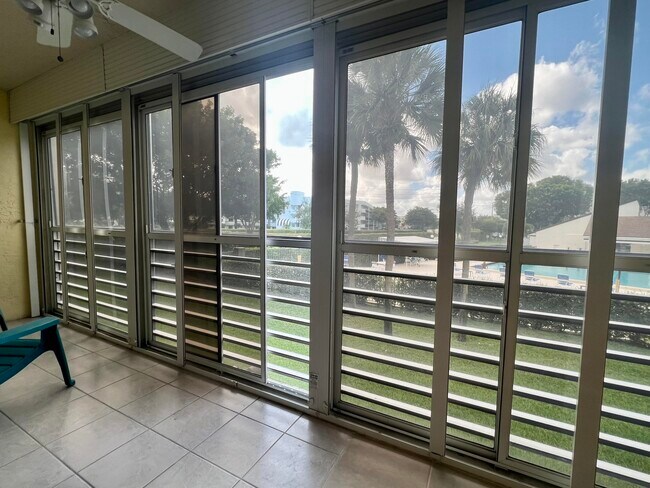 Building Photo - 3154 Via Poinciana