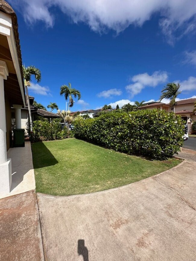 Building Photo - Single Family Executive Style Home in Gated Community