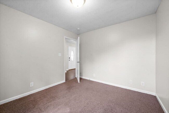 Building Photo - 2845 Teakwood Dr