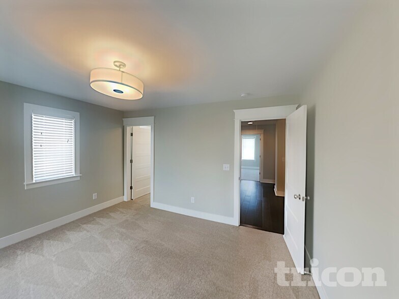 Building Photo - 6817 Charlotte Pike