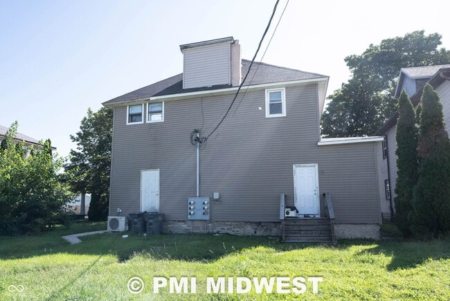 Building Photo - 611 N Main St