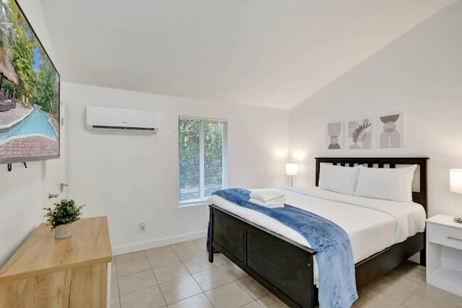 Building Photo - 1115 SW 4th St