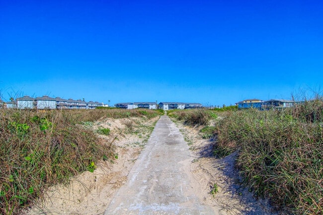 Building Photo - 602 Sea Breeze Ln