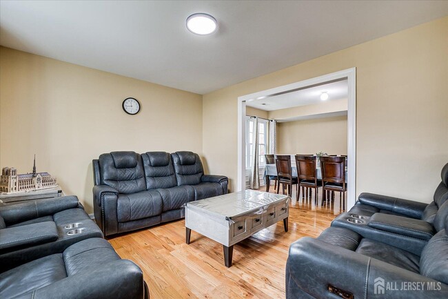 Building Photo - 169 Metuchen Ave