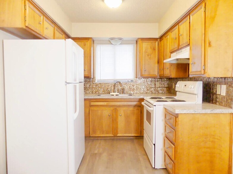 Building Photo - 1206 D NE Aspen