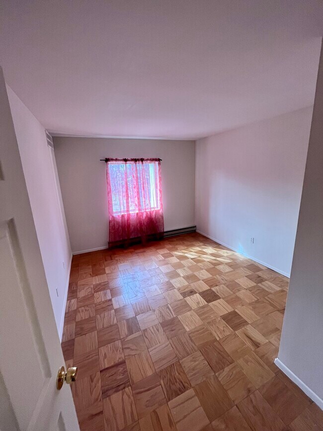 Building Photo - 401 E Dartmouth Dr