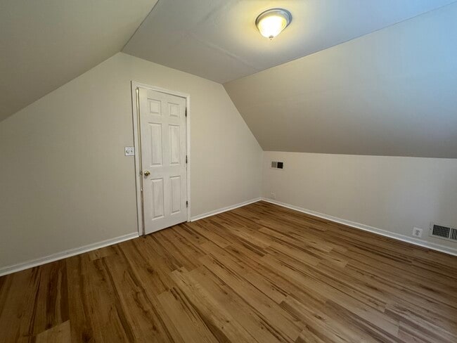 Building Photo - 5146 W Dakin St