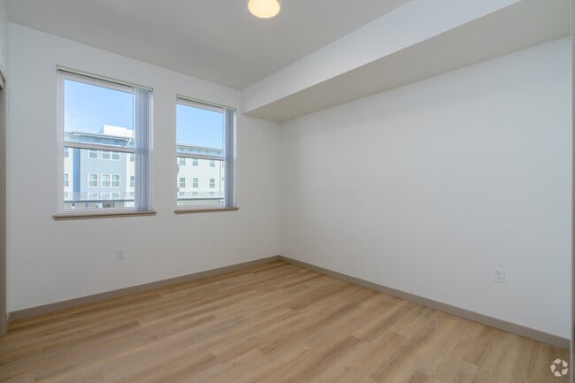 1BR, 1BA - 598SF - Bedroom - Bar Triangle