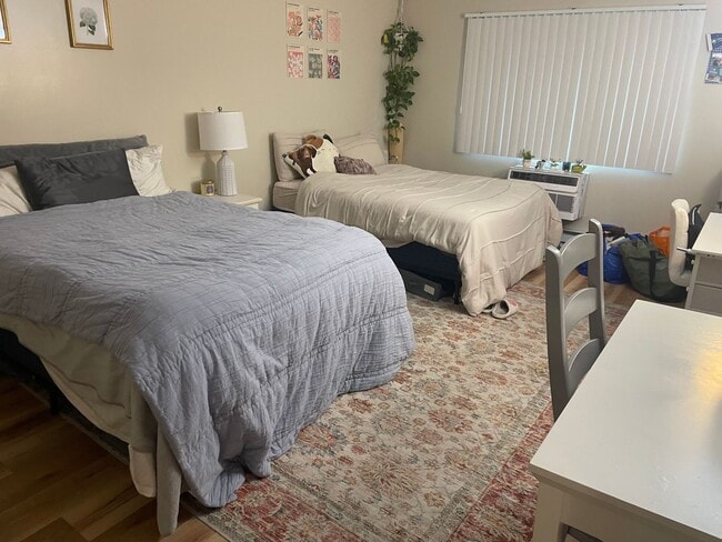 Building Photo - Renovated University Gateway 2 Bed 2 Bath!