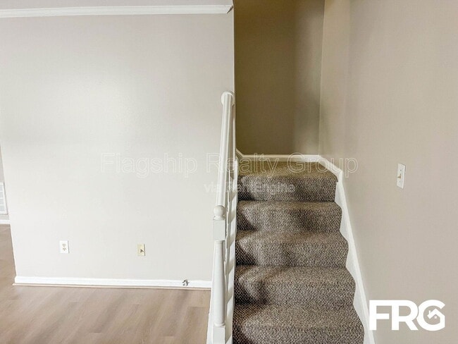 Building Photo - 2700 Thackery Rd