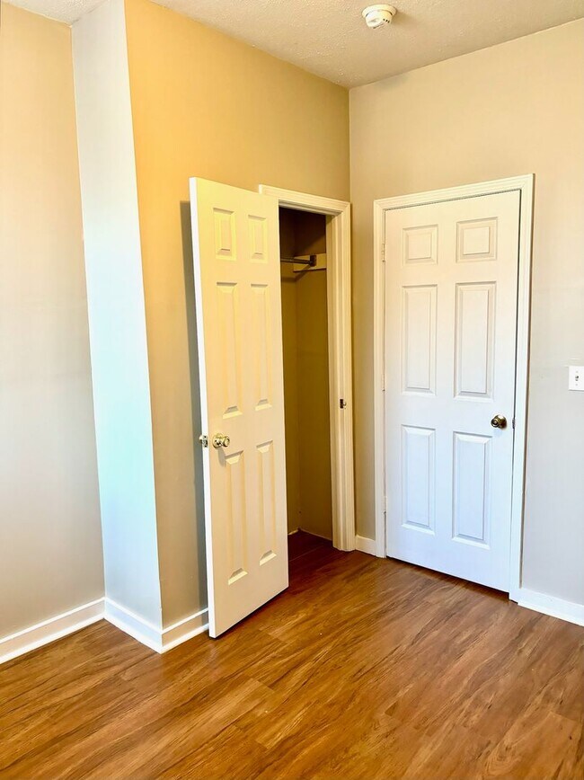 Building Photo - Spacious 4 bedroom in Portland-Section 8 Accepted **1/2 off first months rent**