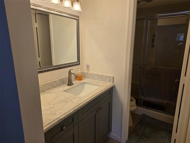 Building Photo - 959 SE 2nd Ave