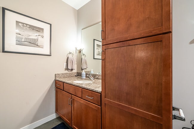 Building Photo - 620 Glen Iris Dr NE