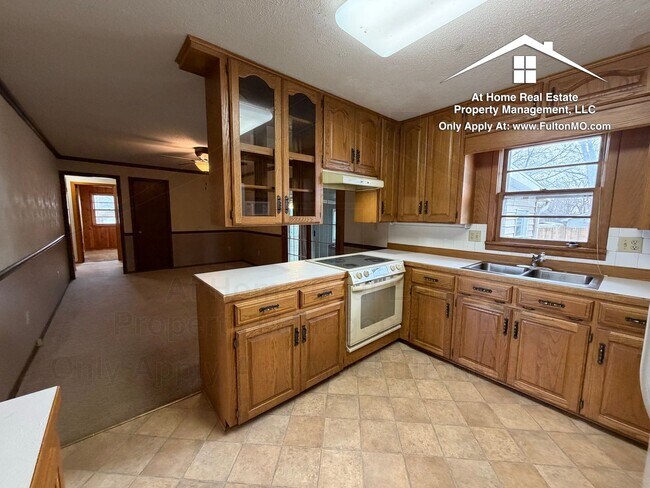 Building Photo - 1803 N School Blvd