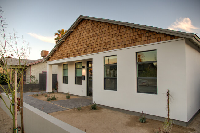 Building Photo - 1027 E McKinley St