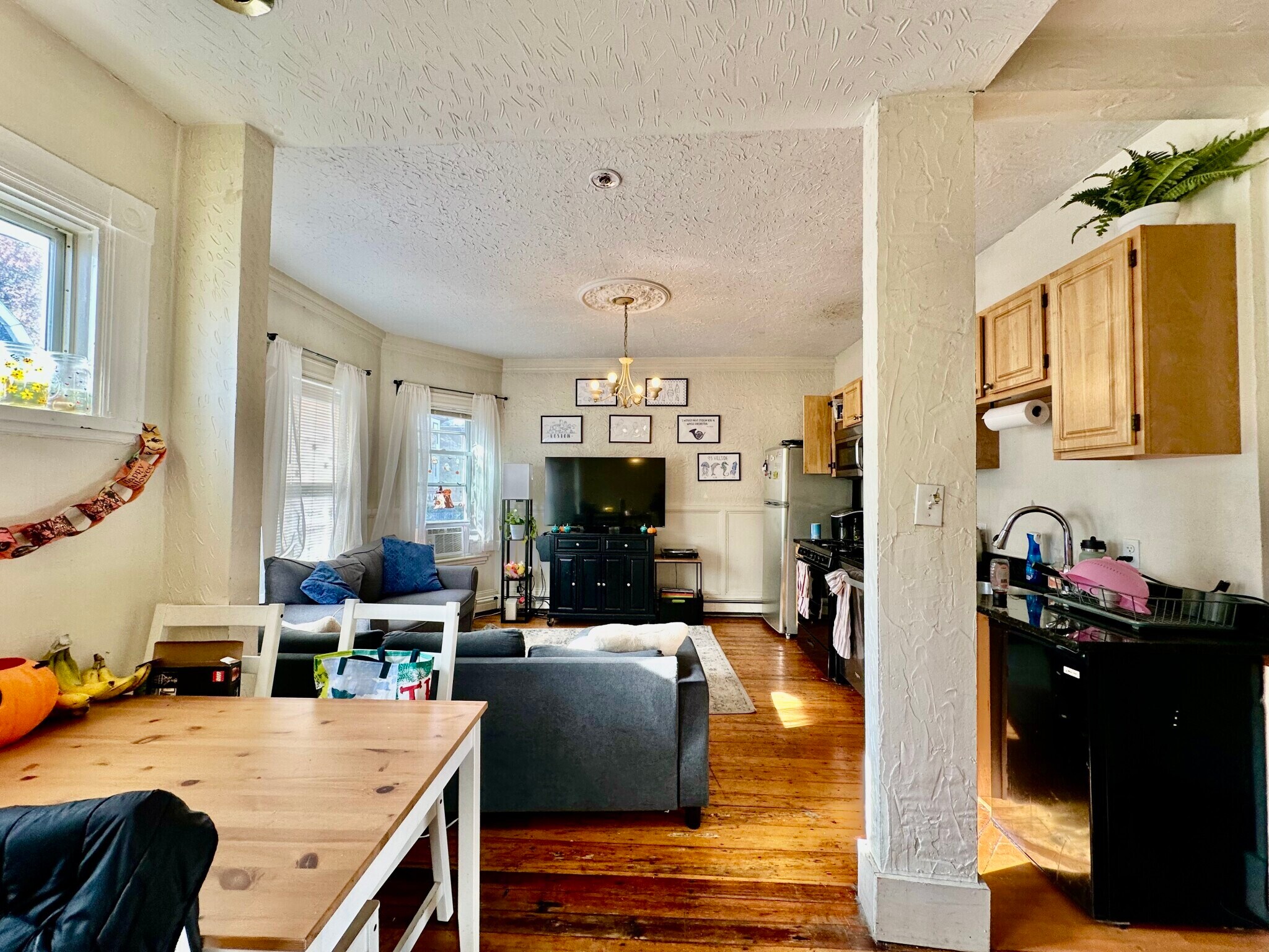 Building Photo - 93 Hillside St