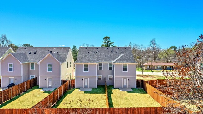 Building Photo - 2735 W Washington St