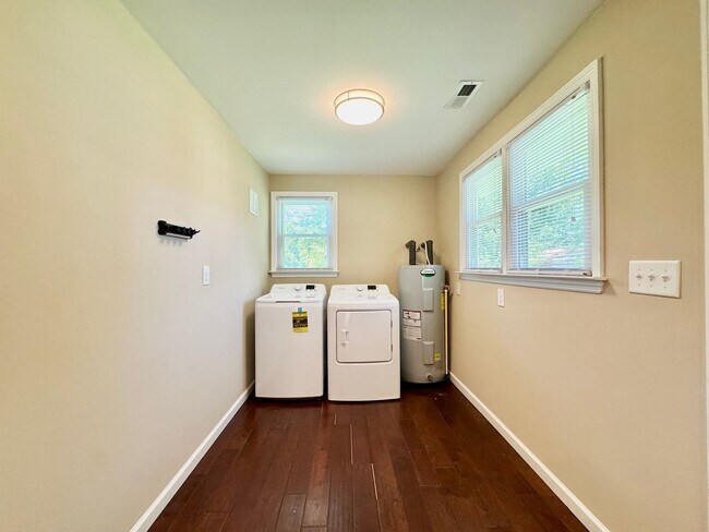 Building Photo - The Home You’ve Been Searching For!