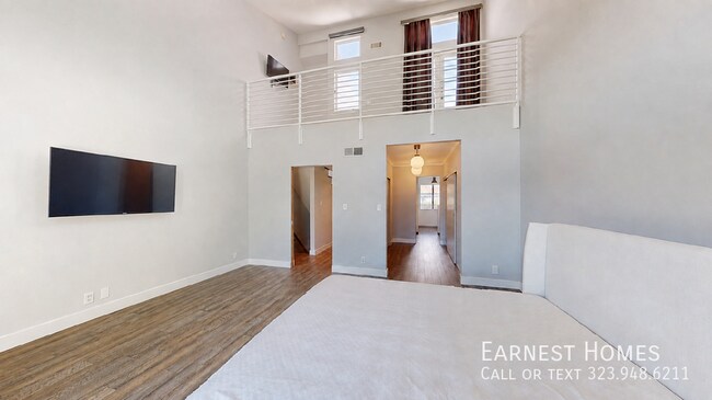 Building Photo - 849 N Sweetzer Ave