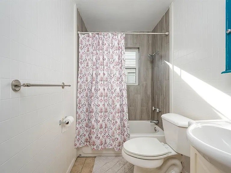 Building Photo - 9909 N McKinley Ave