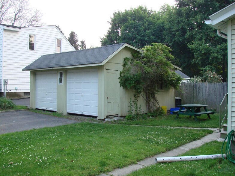 Building Photo - 73 Roselawn Ave