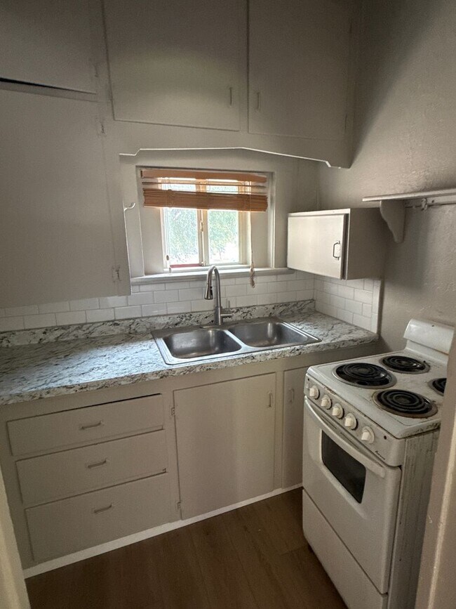 Building Photo - 2671 Jefferson Ave