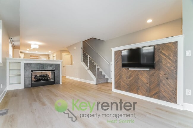 Building Photo - **Rent Special** Modern 3 Bedroom with Off...