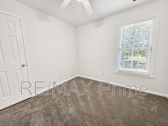 Building Photo - 413 Saddle Ct