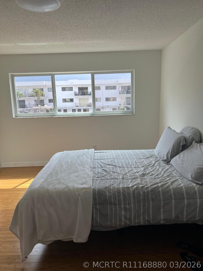 Building Photo - 3522 NE 171 St