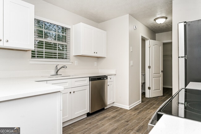 Building Photo - 4392 Chester Ln