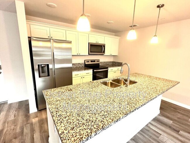 Building Photo - 2771 Royal Palm Ave